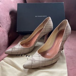 Burberry heels: pink in classic print size 9.5